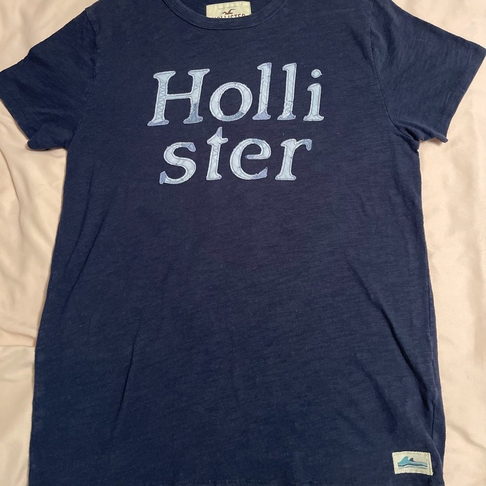 Gently used mens M embroidered Hollister shirt